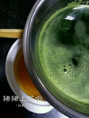 倒入菠菜汁