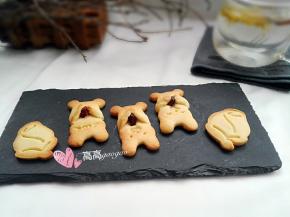 烤箱预热，上火140度，下火150度，10分钟（温度只是参考，实际情况根据自己烤箱）