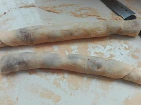 从一端紧紧的卷起啦