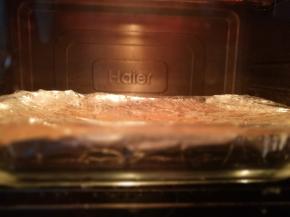 放入嫩烤箱底层，启动蒸汽模式，蒸50分钟出炉。没有蒸烤箱的，可以用锅蒸，锅里放水烧开后放入年糕糊，中小过蒸1小时，也可以用牙签插孔，不沾就是熟了反之就再蒸会。