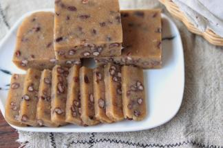 完全凉透切片，或者冷藏，冷冻一会，更好切。