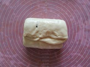 上下两头往中间折叠。