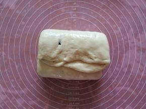 上下两头往中间折叠。