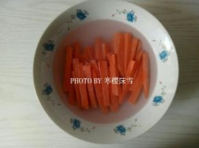放入水里冲泡一下，去除淀粉