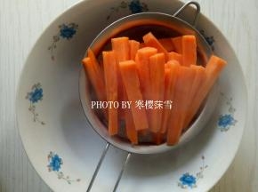捞出来，沥干水分