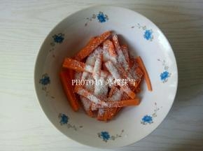 加入橄榄油、椰蓉摇晃均匀