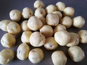 分成10克左右的小面团，搓成圆球。