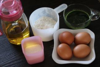 准备好所用原料，菠菜榨汁。