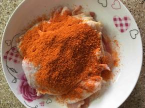 放入20克烤肉料