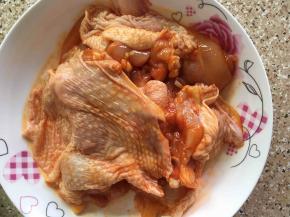 抓均匀，腌制30分钟，烤肉料已经够味了，不必再加盐了