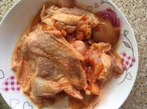 抓均匀，腌制30分钟，烤肉料已经够味了，不必再加盐了