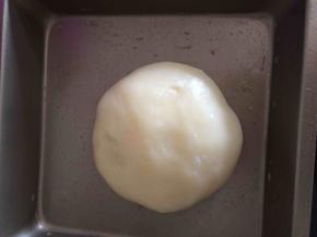 黄油完全揉进麻薯团后用保鲜膜包好放冰箱冷藏