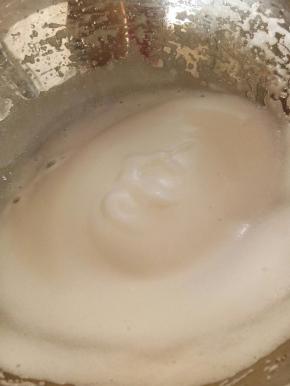 细腻无泡沫时加第二次，