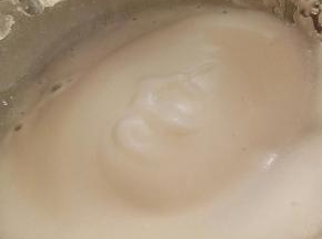 细腻无泡沫时加第二次，