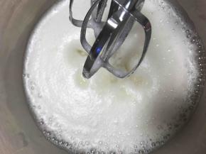 如图.第二次加细砂糖