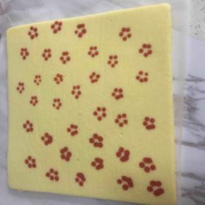 190度烤12分钟，然后出炉，先震一下，等它晾凉至手温再脱模。