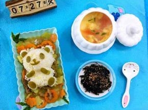 几分钟后香喷喷的虾皮紫菜碎就做好啦！可以就着饭吃，拌面条吃，追剧的时候吃香香脆脆。一次吃不完放入密封罐，下次接着吃。