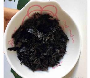 将紫菜手撕成小块紫菜碎