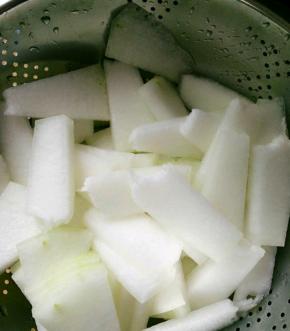 准备冬瓜切块洗净