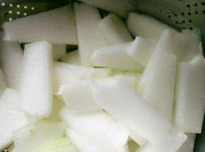 准备冬瓜切块洗净