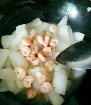 大概冬瓜有点软的时候倒进虾仁