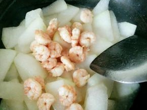 大概冬瓜有点软的时候倒进虾仁