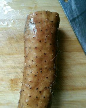 准备山药一节，注意炒着吃的要买脆的，问老板