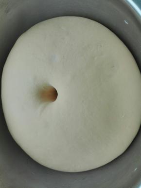 发酵至手指戳洞不回缩不塌陷即可