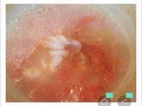 水开后加入鳕鱼丁煮2分钟。