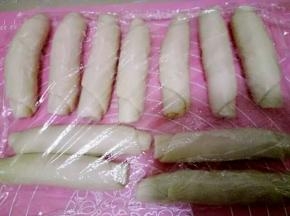 保鲜膜盖好，松弛15分钟