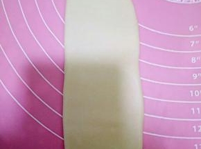 顺着擀扁，不要太宽