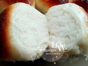 烤箱预热，中层上下火170度，20分钟（实际温度根据自家烤箱操作），出炉表面刷蜂蜜水，组织不错呦，很细腻