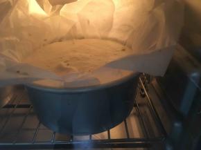 放进预热好的烤箱里中下层，150度55分钟