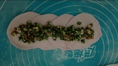 我尝试了，放上点馅的，感觉还是什么也不放更好吃哈