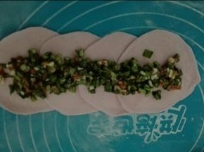 我尝试了，放上点馅的，感觉还是什么也不放更好吃哈