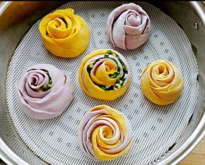 依次做好，放入锅中醒发15分钟，冷水上锅，大火烧开，转中火20分钟，关火焖5分钟