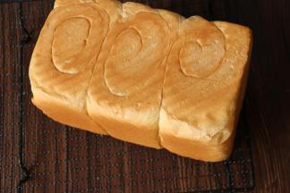 放至冷却架，凉至温热装袋即可。