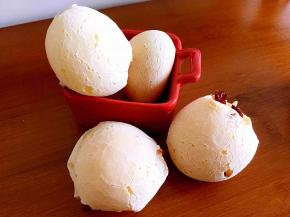 完成啦！这款麻薯面包的口感外皮酥脆里面Q弹有淡淡的奶香和酸甜可口的蔓越莓果粒，一颗下去满满的幸福感！