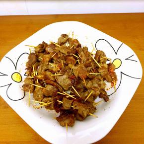 烤箱上下火200度预热，把烤盘放入烤箱中层烤10-15分钟即可。