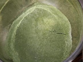 2把原料B里所有粉类混合过筛，备用。