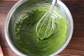 6加粉后搅拌均匀的状态，细腻。