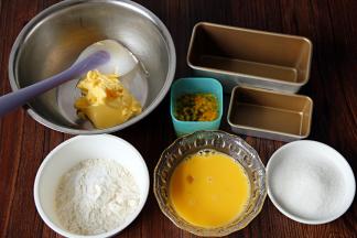 1准备好所用原料，黄油软化，低粉和泡打粉混合过筛。