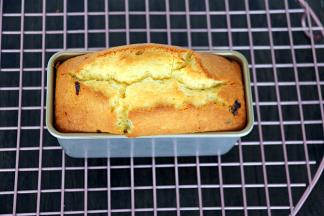 8放入上下管预热180度的烤箱，中下层烘烤50分钟。