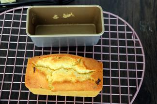 9出炉有立即脱模，放至冷却架上凉透，即可食用。