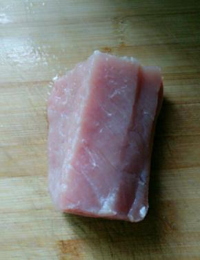 准备猪里脊肉一块