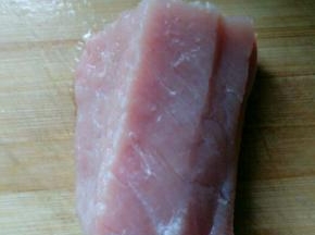 准备猪里脊肉一块