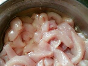 蛋清半个，我这里分量少，只放了半个蛋清