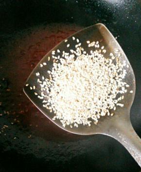 白芝麻适量，没有可不放