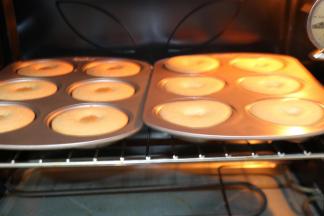 7放入预热好的烤箱中层，烘烤23分钟左右颜色金黄即可出炉。