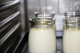 10如果不确定好了没有，可以在布丁杯里插根牙签，牙签不倒就可以了。